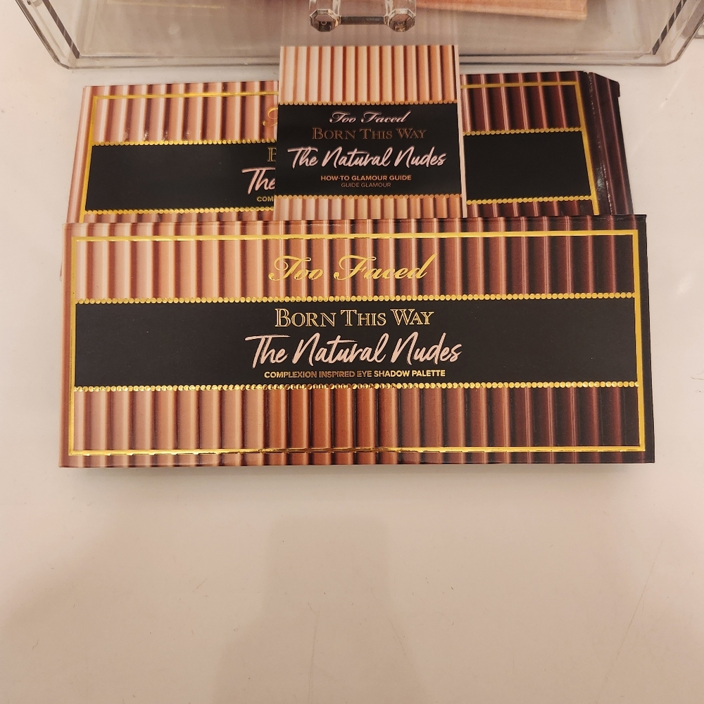 The Natural Nudes - complexion inspired eye shadow palette - Picture 2 of 7